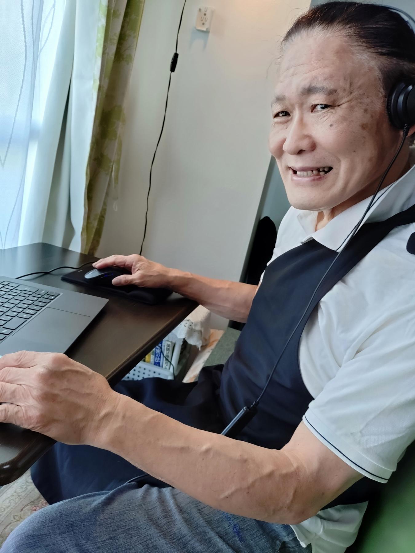 予約相談に対応する小坂仁志